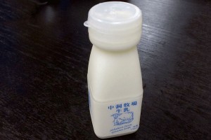 ミルクの小瓶。美味しかったです。